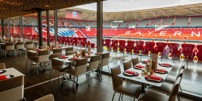 Allianz Arena München - Business Club mit Blick in den Innenraum