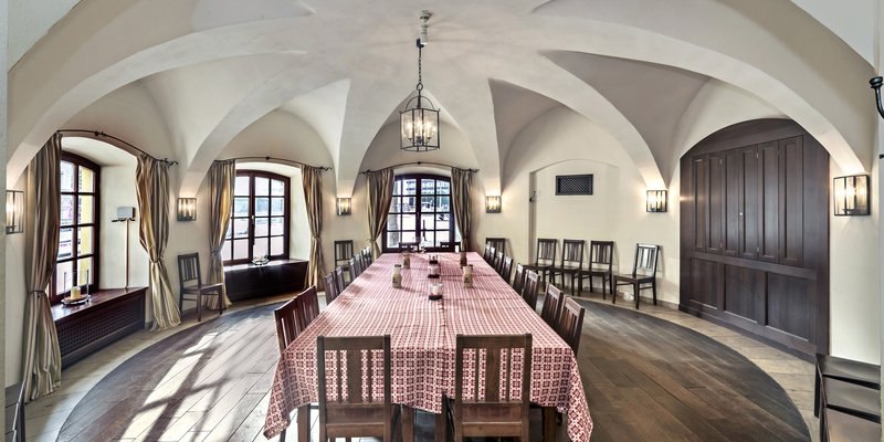 Traditions-Location mit großem Saal und Bar