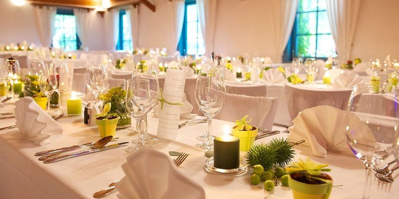 Wirtshaus mit Fest-Stadl und Biergarten Wirtshaus mit Fest-Stadl und Biergarten