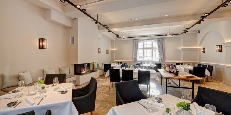 Gaststätte mit Saal, Stuben und Biergarten