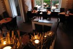 Restaurant mit charmanter Holzvertäfelung