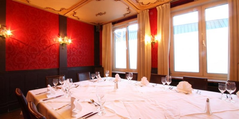 Edles Restaurant m. Blick auf Rathaus Edles Restaurant m. Blick auf Rathaus