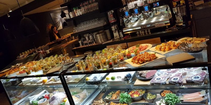 Restaurant with show kitchen