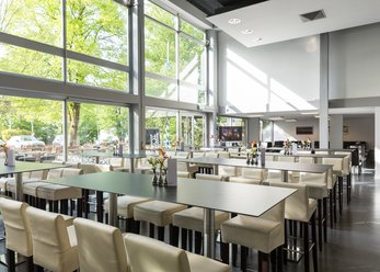 Film canteen and bar with a glass front, Grünwald