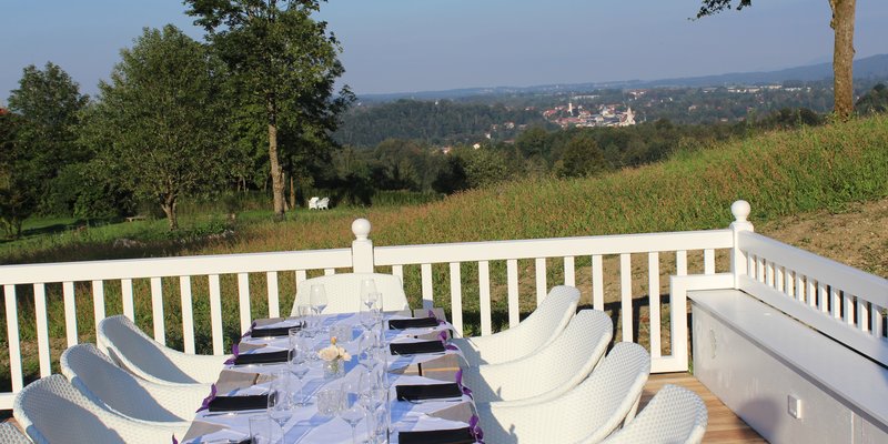 Restaurant mit Saal und Panoramaterrasse