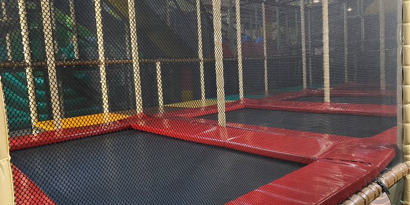 Indoor playground with e-cart track