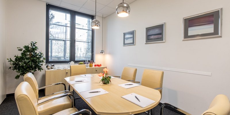 Die besondere Location: ecos work spaces München - Eleganter Besprechungsraum / Meetingraum für 4-6 Personen Die besondere Location: ecos work spaces München - Eleganter Besprechungsraum / Meetingraum für 4-6 Personen