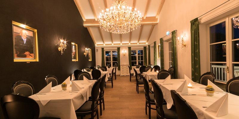 Restaurant mit Saal und Panoramaterrasse