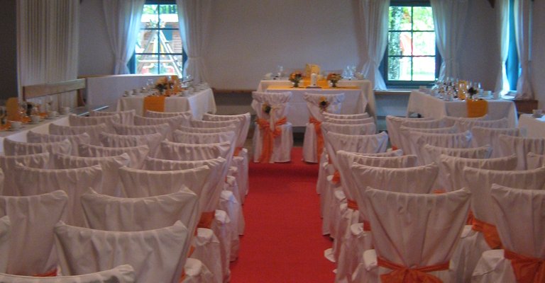 Wirtshaus mit Fest-Stadl und Biergarten Wirtshaus mit Fest-Stadl und Biergarten