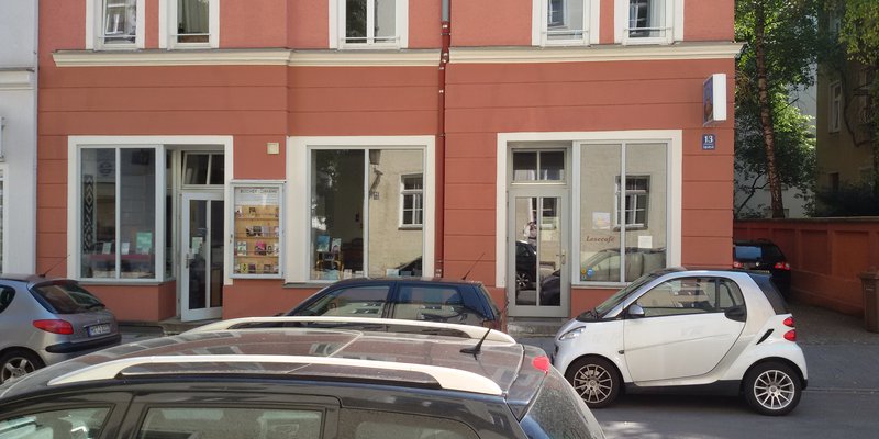 Lesecafe im Westend Münchens - Frontansicht