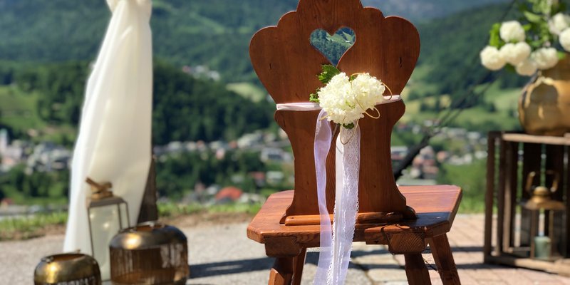 Alm mit Blick auf Berchtesgaden und Berge