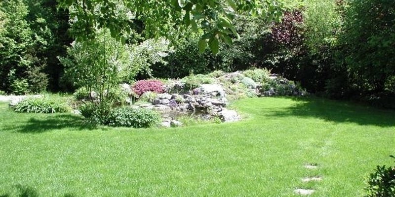 Einfam.-House with garden & pond