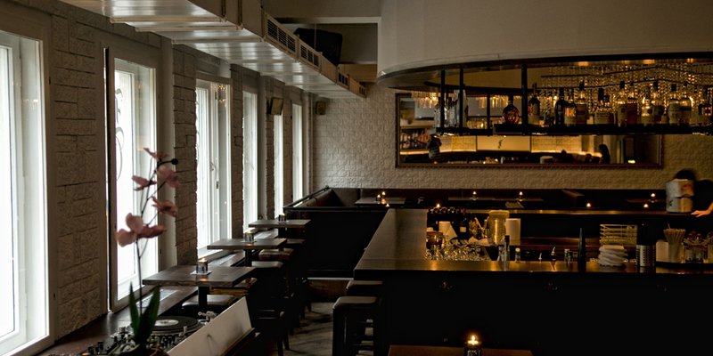 Exklusive Lounge-Bar in Steinoptik, Stadtmitte