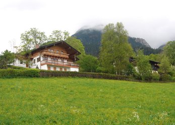 Ländliche Villa mit spektak. Alpenblick