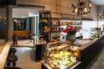 Stylische Bar mit großer Terrasse, zentral