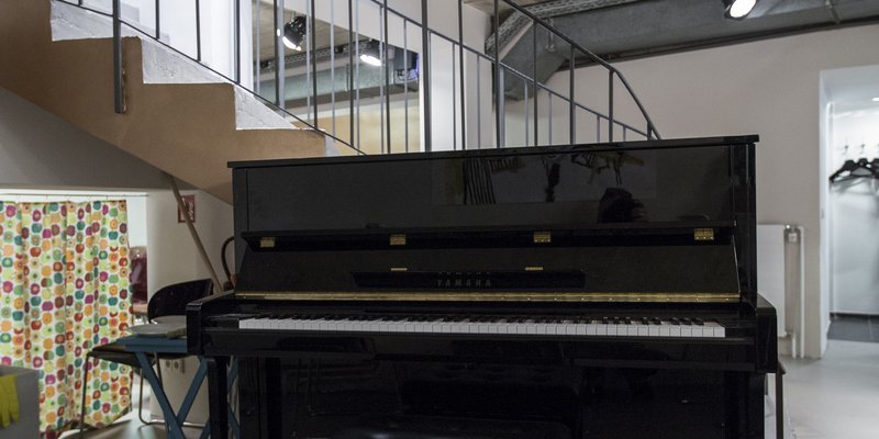 Hofspielhaus, right in the Centre