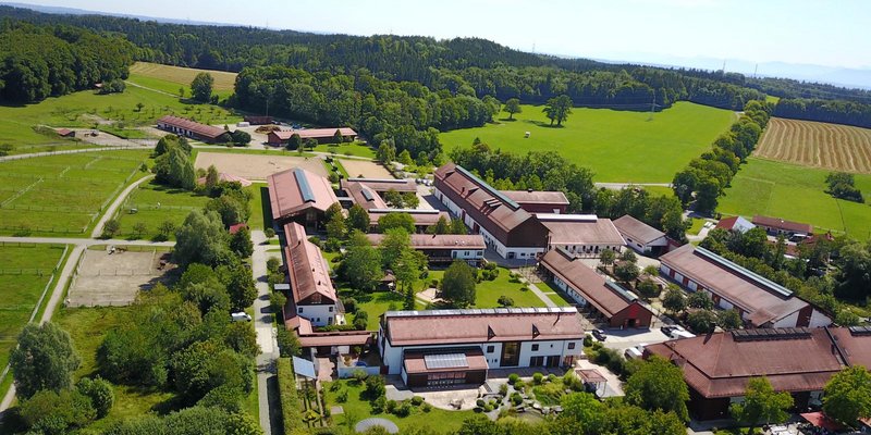 Hofgut m. Saal, Kapelle, verwunschenem Garten - Gutshof