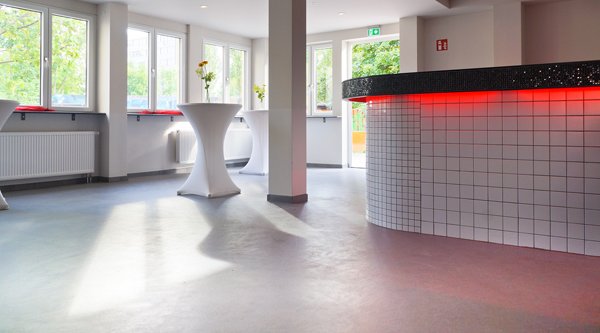 Event hall with foyer, on the Ostbhf