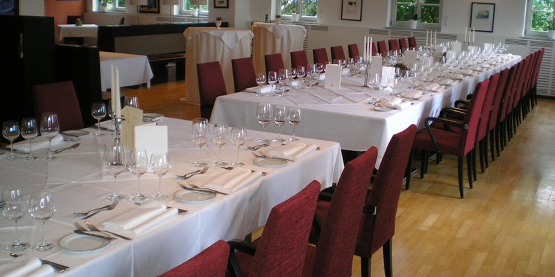 Saal mit Seeterrasse