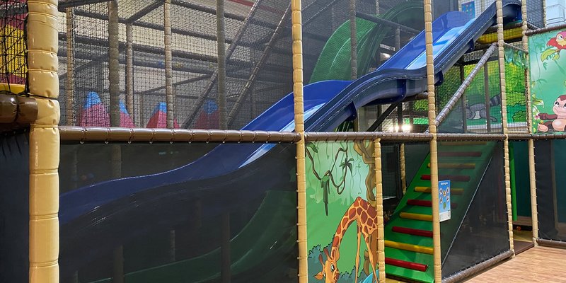 Indoor playground with e-cart track