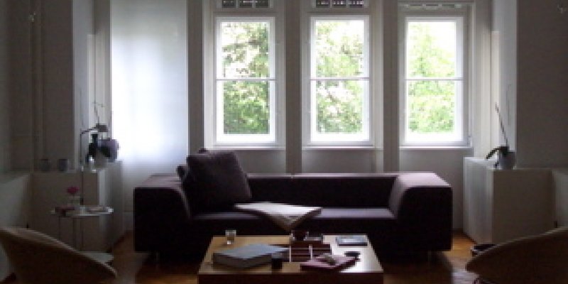 Art Nouveau building with stucco, wood flooring, 3 balk.