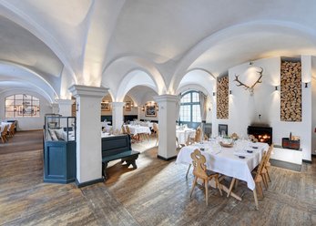 Restaurant with room, bars and beer garden