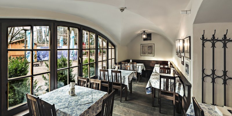 Traditions-Location mit großem Saal und Bar