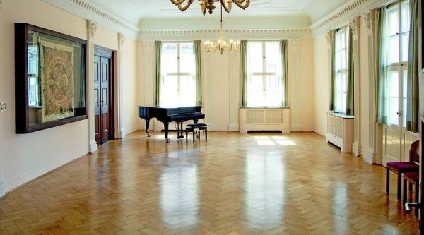 Zwei klassische Säle im Zentrum Münchens