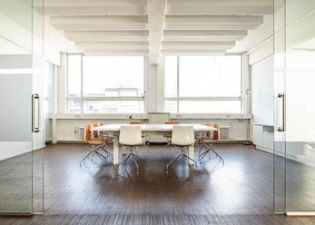 Two bright workshop rooms near Ostbahnhof