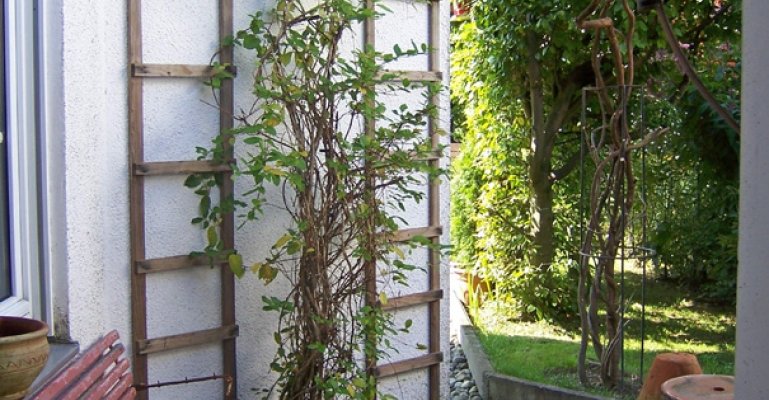 Semi-detached house with southern flair