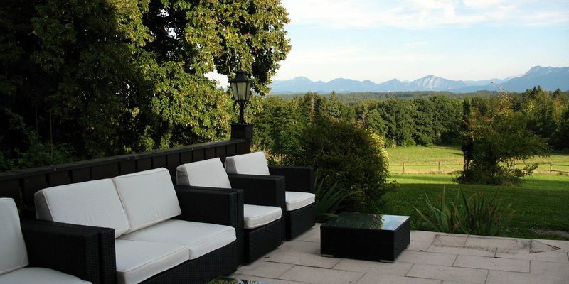 Estate in idyll. Secluded location, mountain views