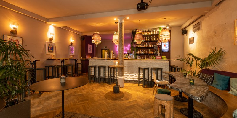 Bar with every modern convenience in the Glockenbach