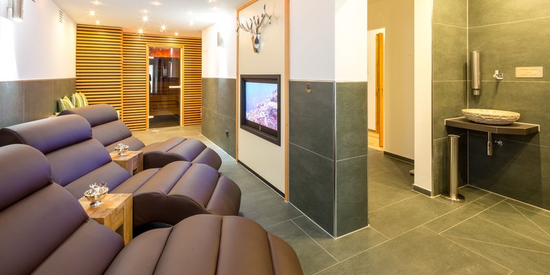 Hotel mit Gewölbekeller und Gartenwirtschaft