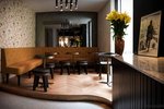 Stylische Bar mit großer Terrasse, zentral