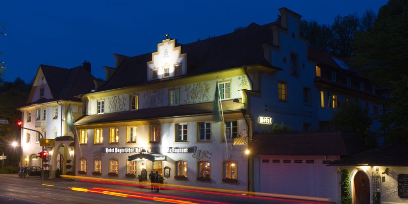 Hotel mit Gewölbekeller und Gartenwirtschaft