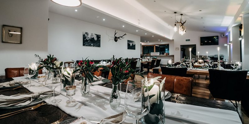 Alm mit Blick auf Berchtesgaden und Berge