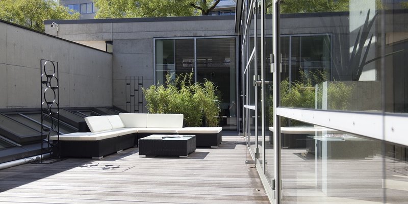 Designräume light-flooded Atrium