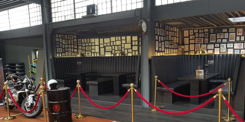 Boxing Club + Weinbar