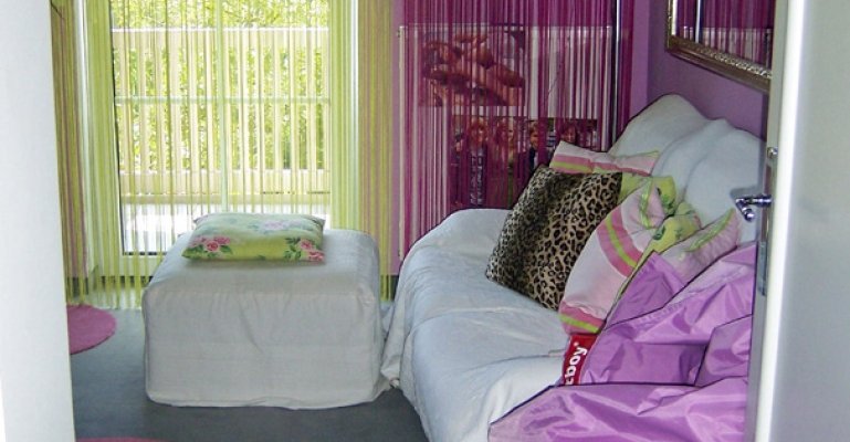 Semi-detached house with southern flair