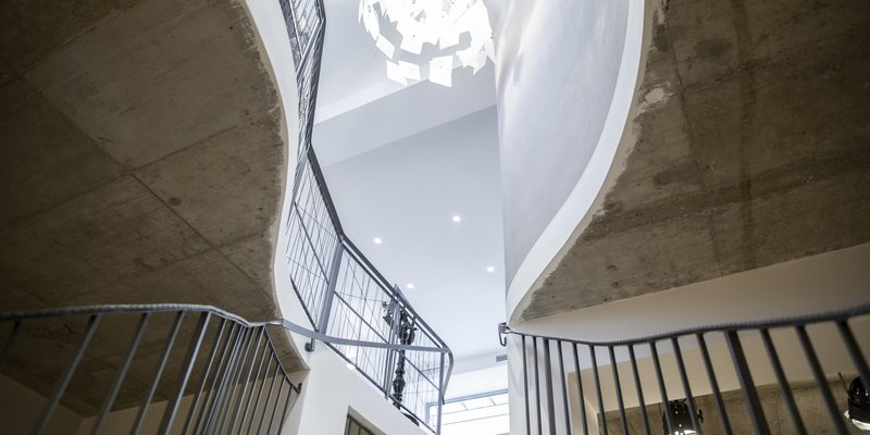 Hofspielhaus, right in the Centre