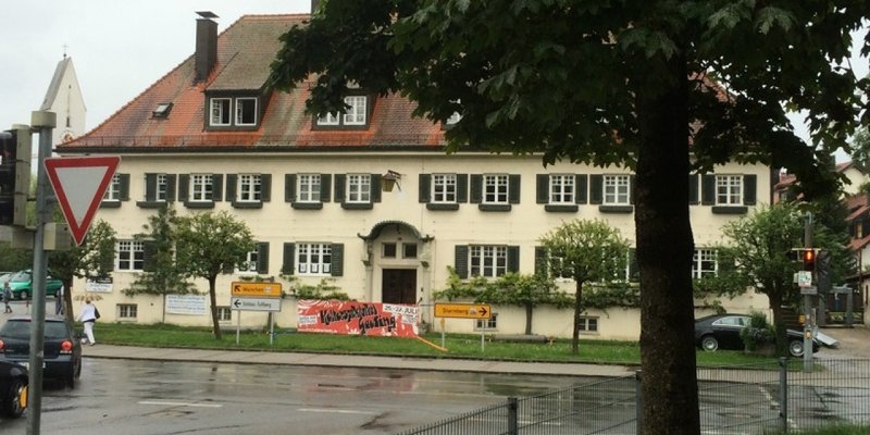 Gemälde-Galerie mit Büro