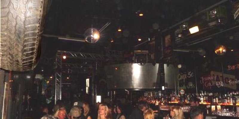 Club mit Rock-/Auto-Dekoration
