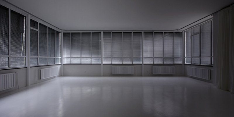 Weißes Mietstudio und Showroom