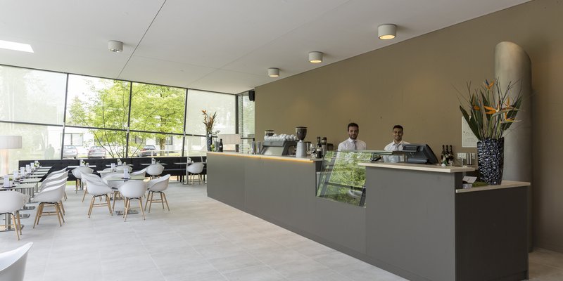 Filmkantine und Bar mit Glasfront, Grünwald