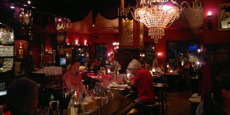 Jung Bayerisch Romantisch - Die Bar