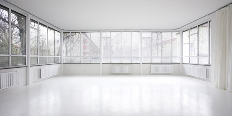 Weißes Mietstudio und Showroom