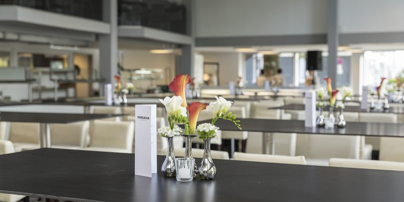 Filmkantine und Bar mit Glasfront, Grünwald