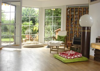 Semi-detached house with southern flair