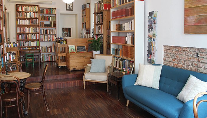 Lesecafe im Westend Münchens