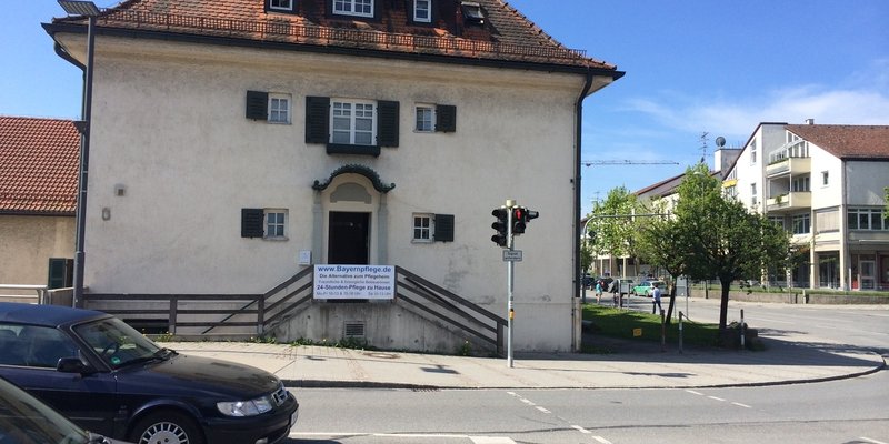 Gemälde-Galerie mit Büro